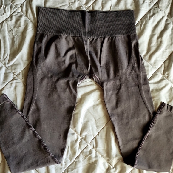 ❌️SOLD❌️ everyday seamless collections leggings bundle. Medium. - Picture 7 of 14